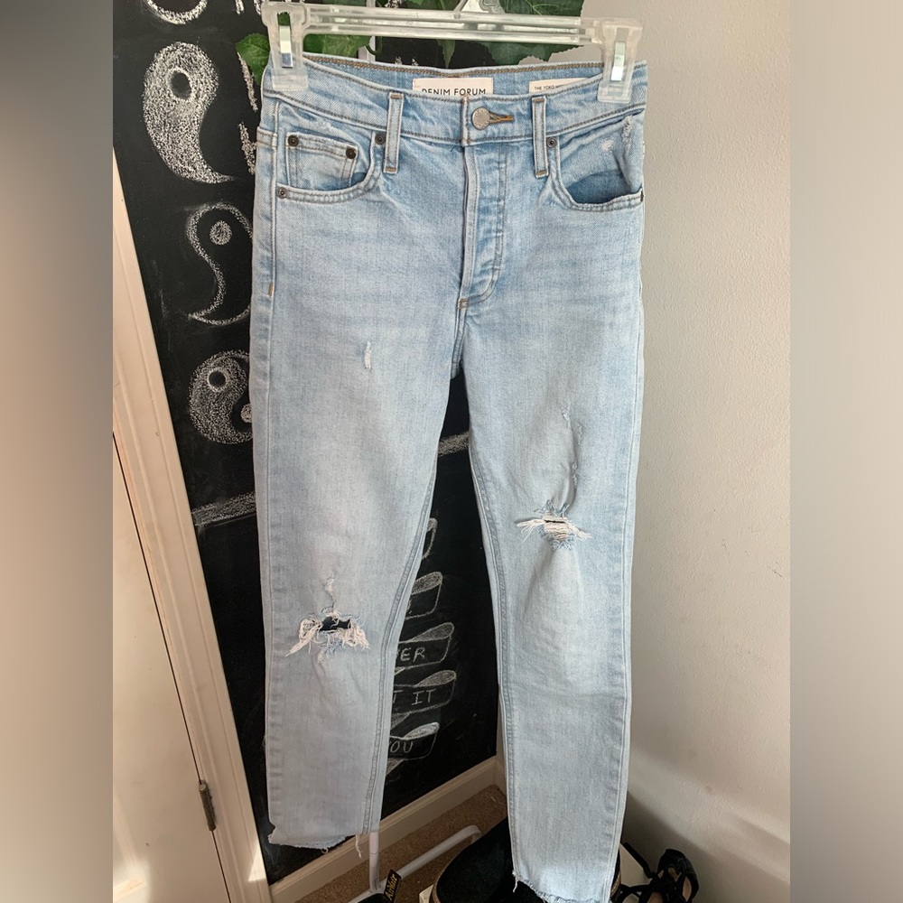 Aritzia- Denim Forum. The Yoko High-rise slim. Size 23.